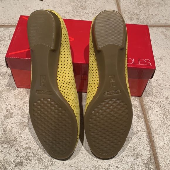 Aerosols Yellow-Green Flats - Picture 3 of 14